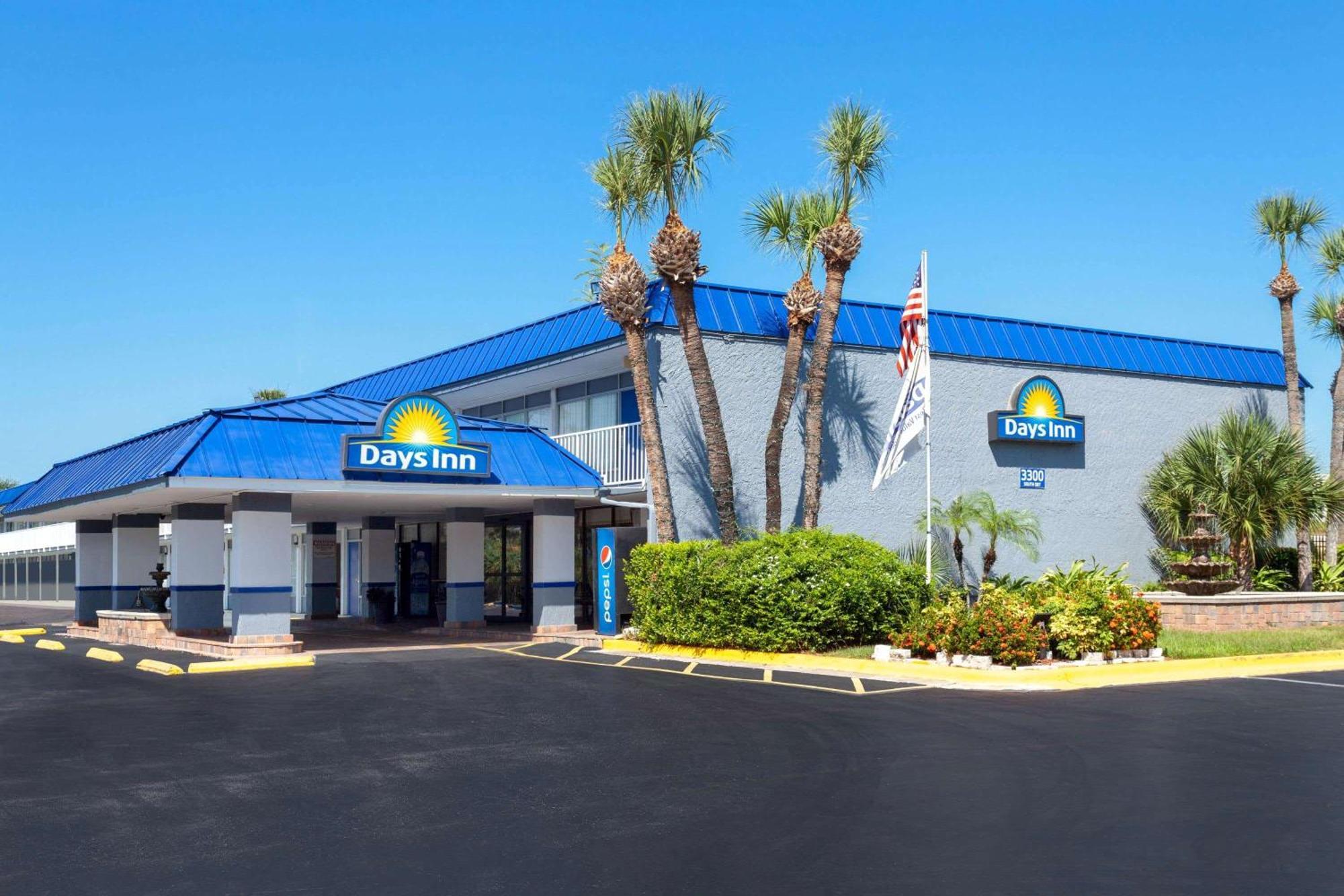 King Room with Roll-In Shower - Mobility/Hearing Accessible - Non-Smoking,1756514019:JPEG