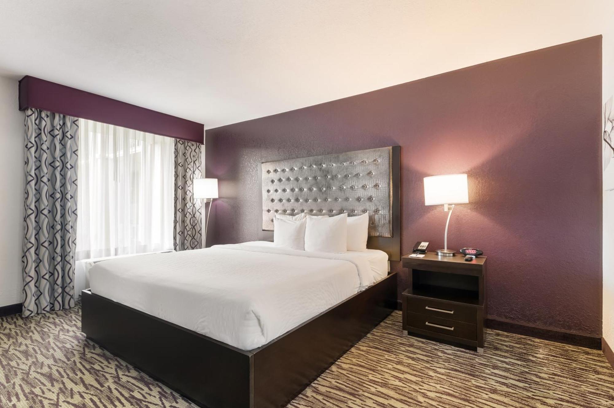 King Room Poolside No Resort Fee