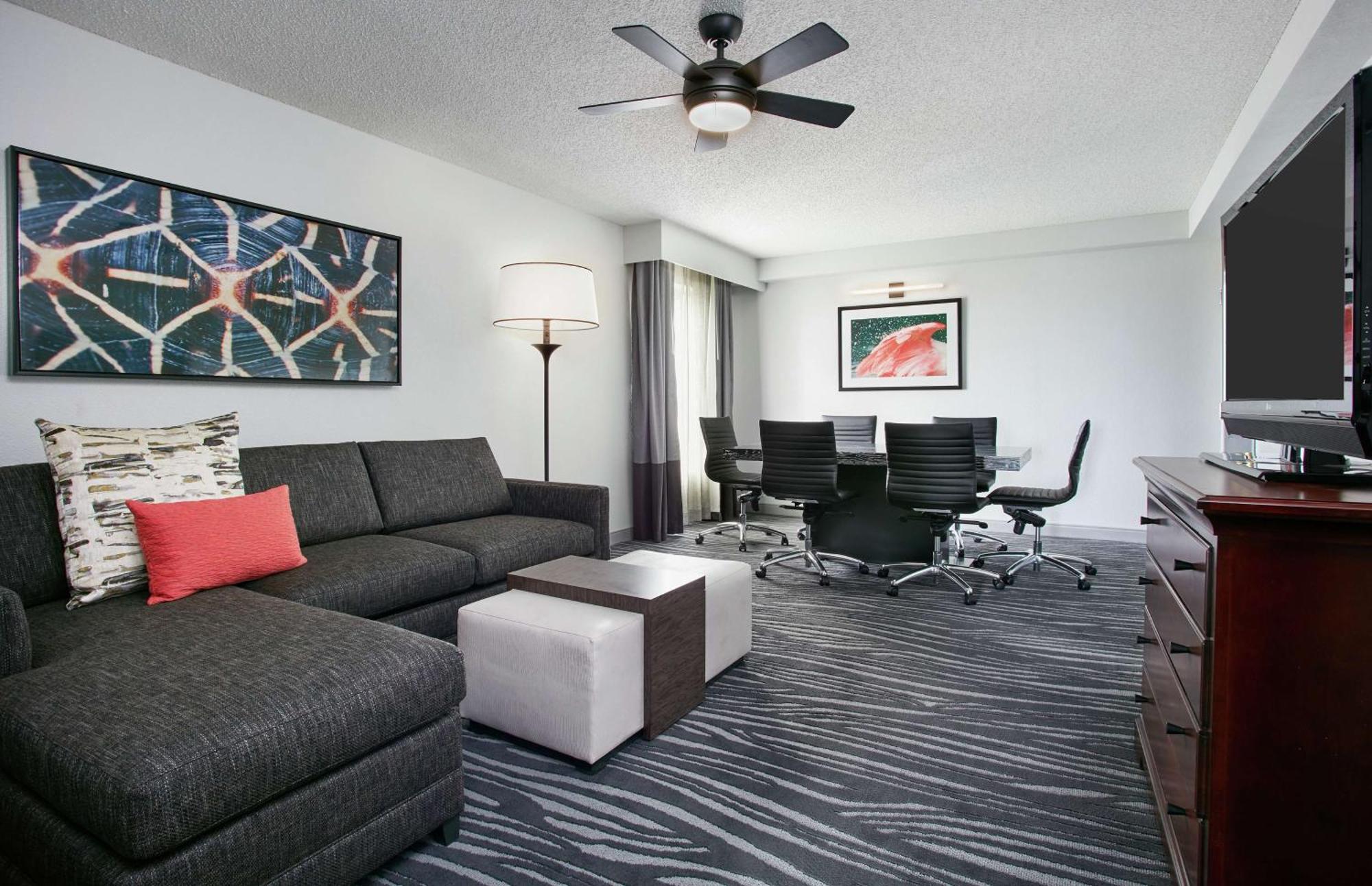 One-Bedroom Executive Suite Two Double Beds One Sofa Bed,1709483570:JPEG