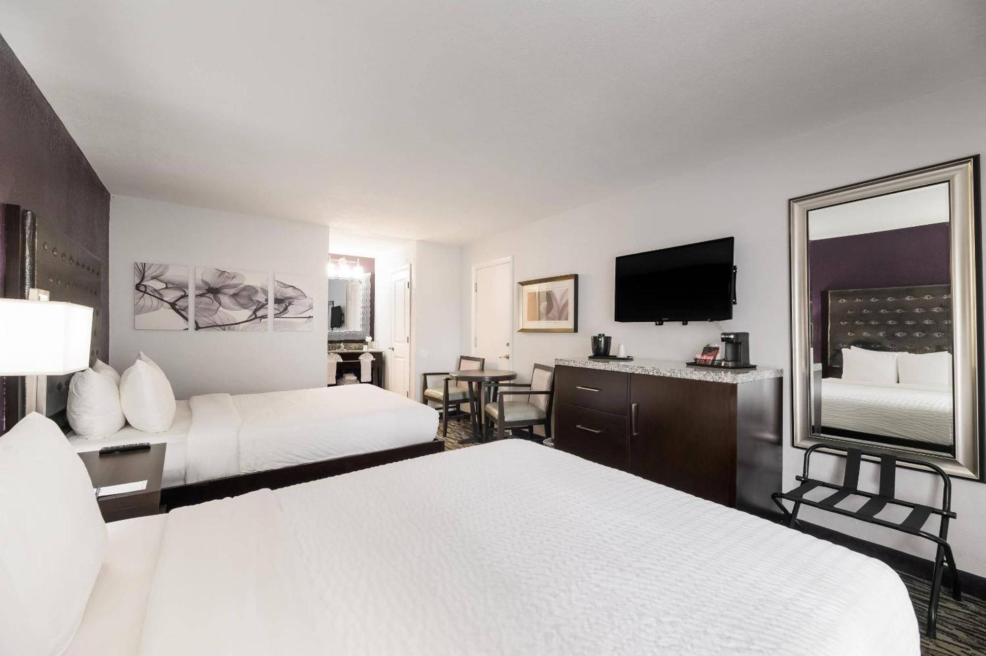 Queen Room Two Queen Beds Pool View No Resort Fee
