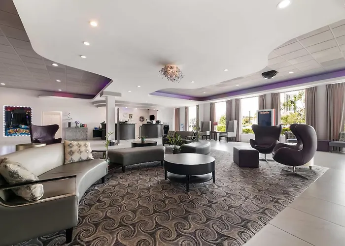 Clarion Inn & Suites Across From Universal Orlando Resort