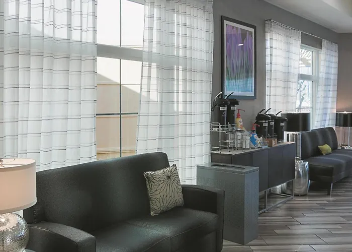 La Quinta By Wyndham Orlando Airport - On Property Food Trucks & Free Airport Shuttle!