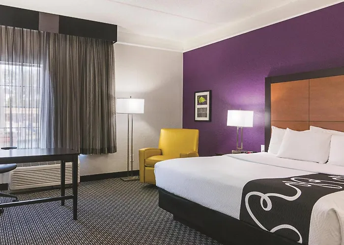 La Quinta By Wyndham Orlando Airport - On Property Food Trucks & Free Airport Shuttle!
